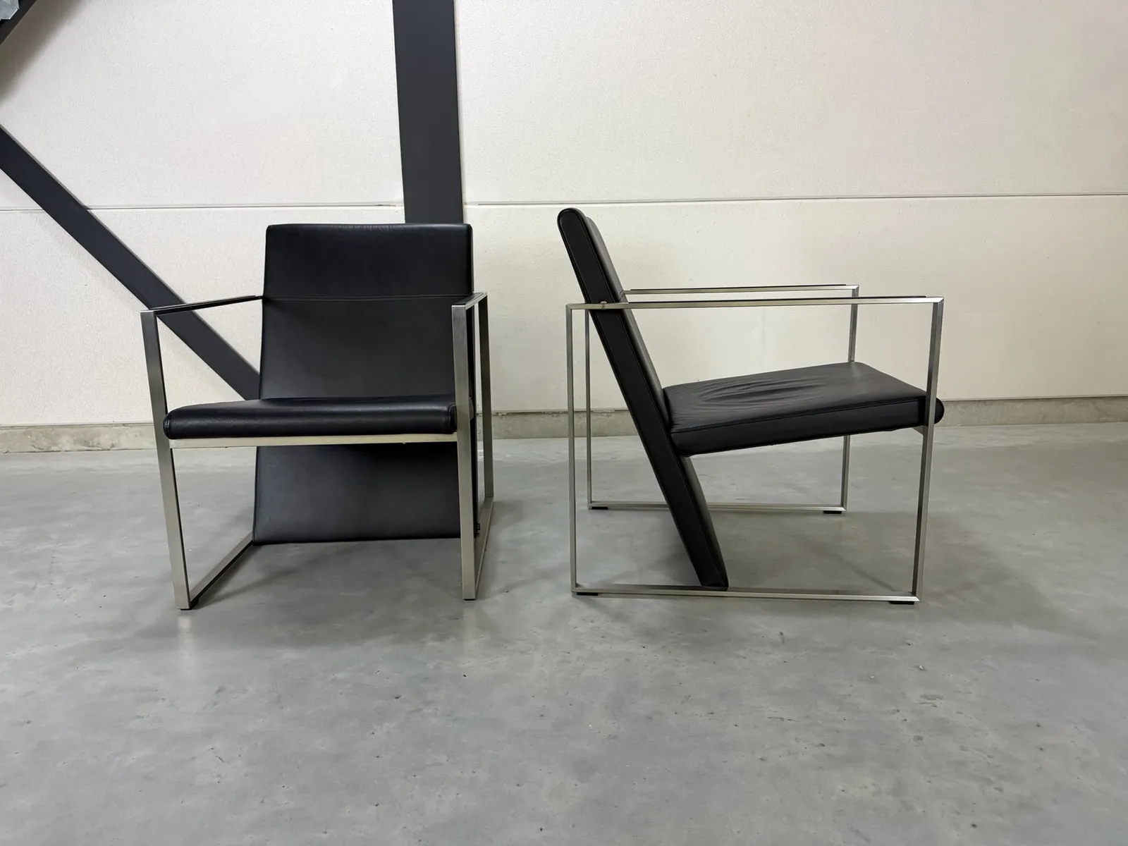 Arco Spine fauteuil, zwart leer & staal — Fauteuil